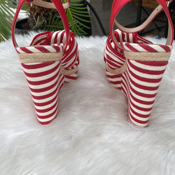 ❣️▫️❣️ALDO RED-N-WHITE ANKLE STRAP CANDY STRIPE WEDGES❣️▫️❣️ - Picture 5 of 5